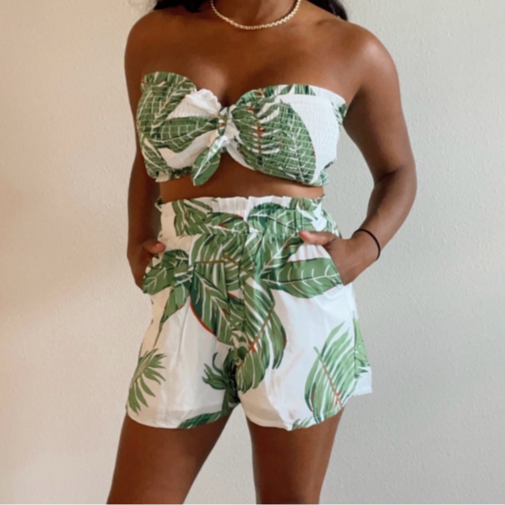 Tropical Leaf Print Women’s Short Set